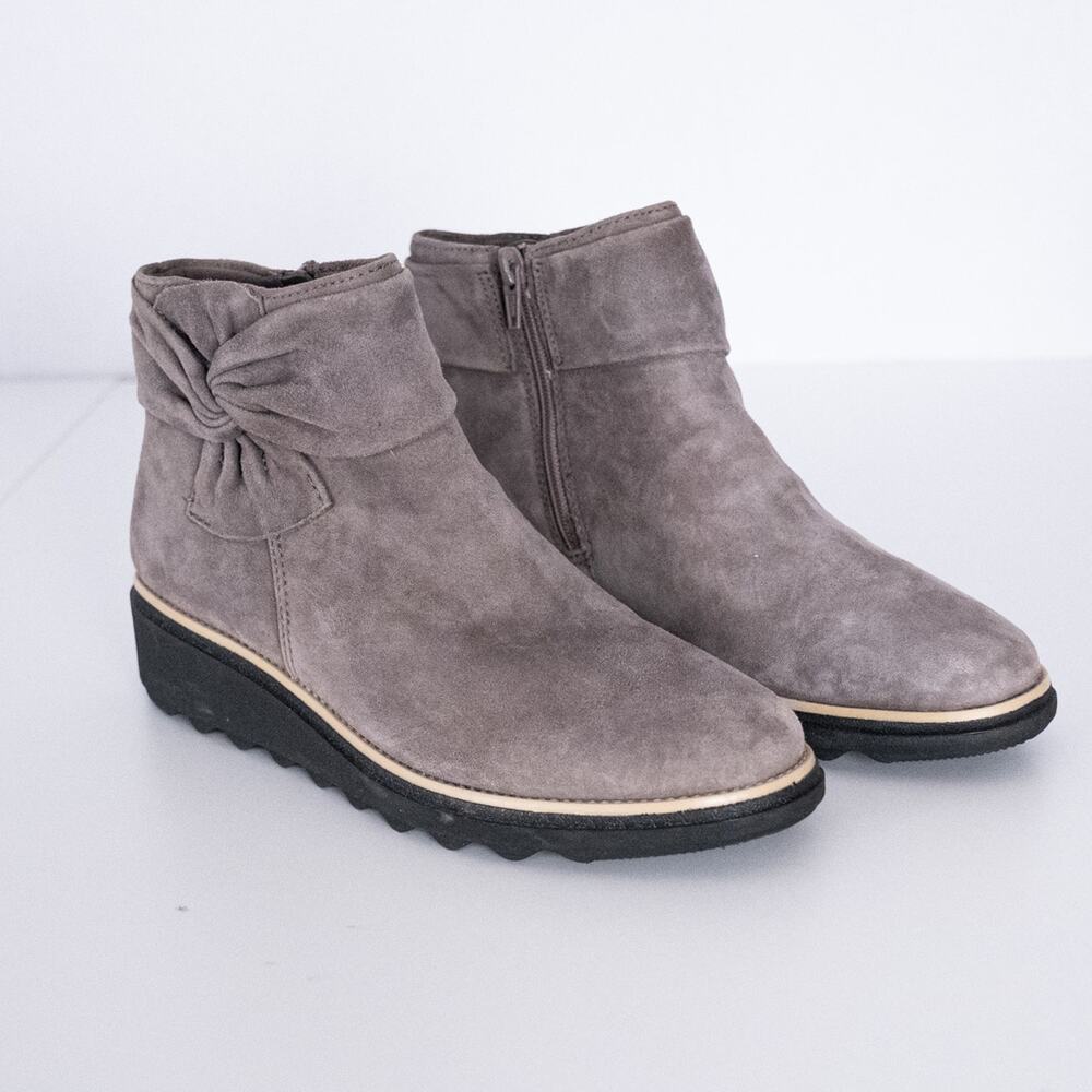 Clarks Women's Sharon Salon Ankle Bootie Side Zip w/ Bow Knot Grey Suede Size 7M